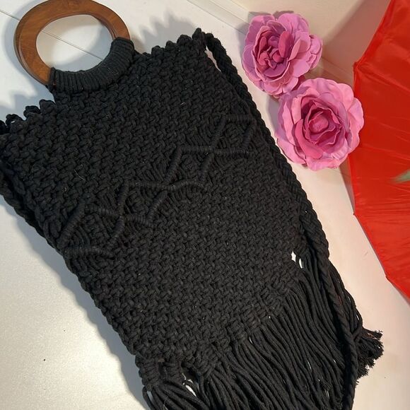 NWOT Danielle Nicole purse crochet fringe black crossbody hand bag wood handles - Picture 5 of 7